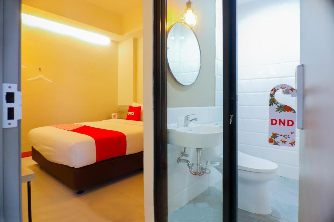 Capital O 281 Hotelo จาการ์ตา ภายนอก รูปภาพ